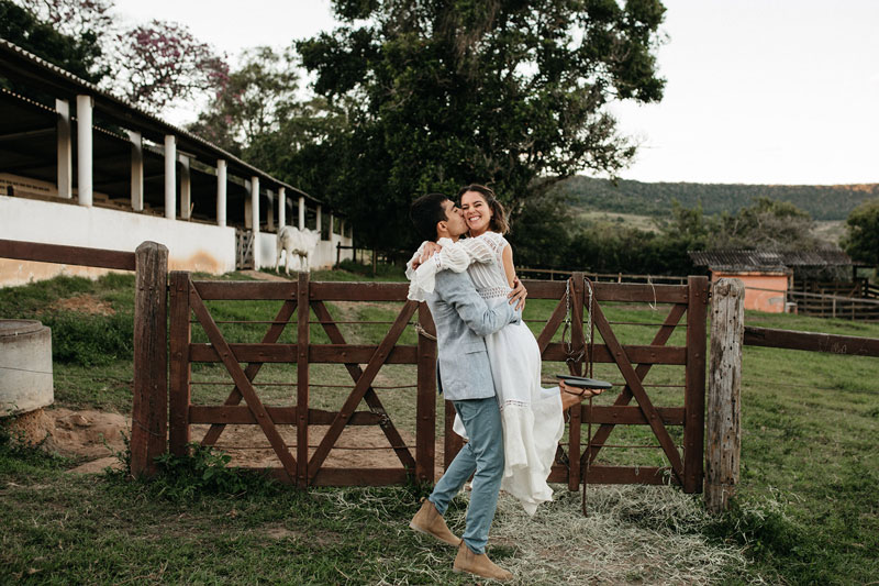 Como Escolher o Vestido Perfeito para um Casamento no Campo