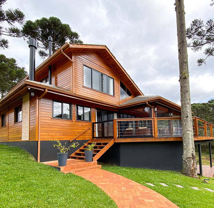 casas de madeira com telhado embutido