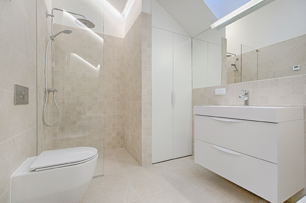 como evitar acidentes com castiçal no banheiro