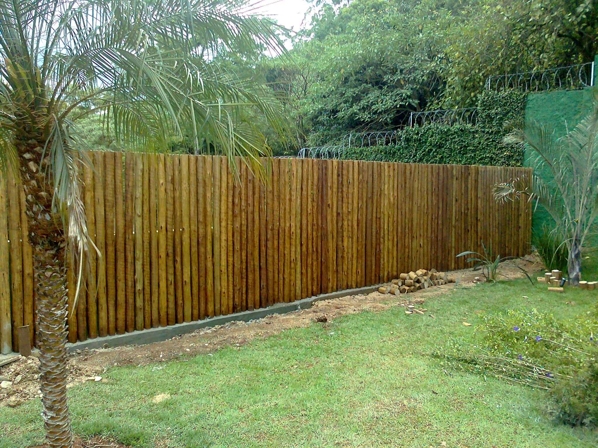 modelos de cerca de madeira para jardim inspiração