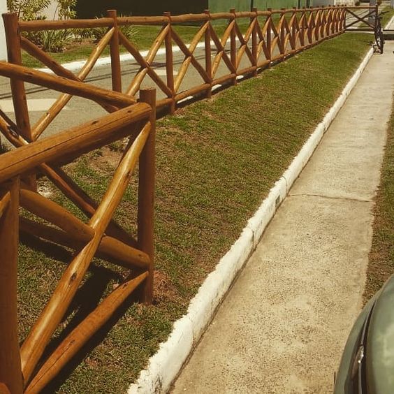 modelos de cerca de madeira para jardim inspiração