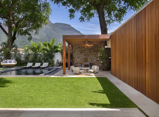 como escolher a madeira ideal para cerca de jardim