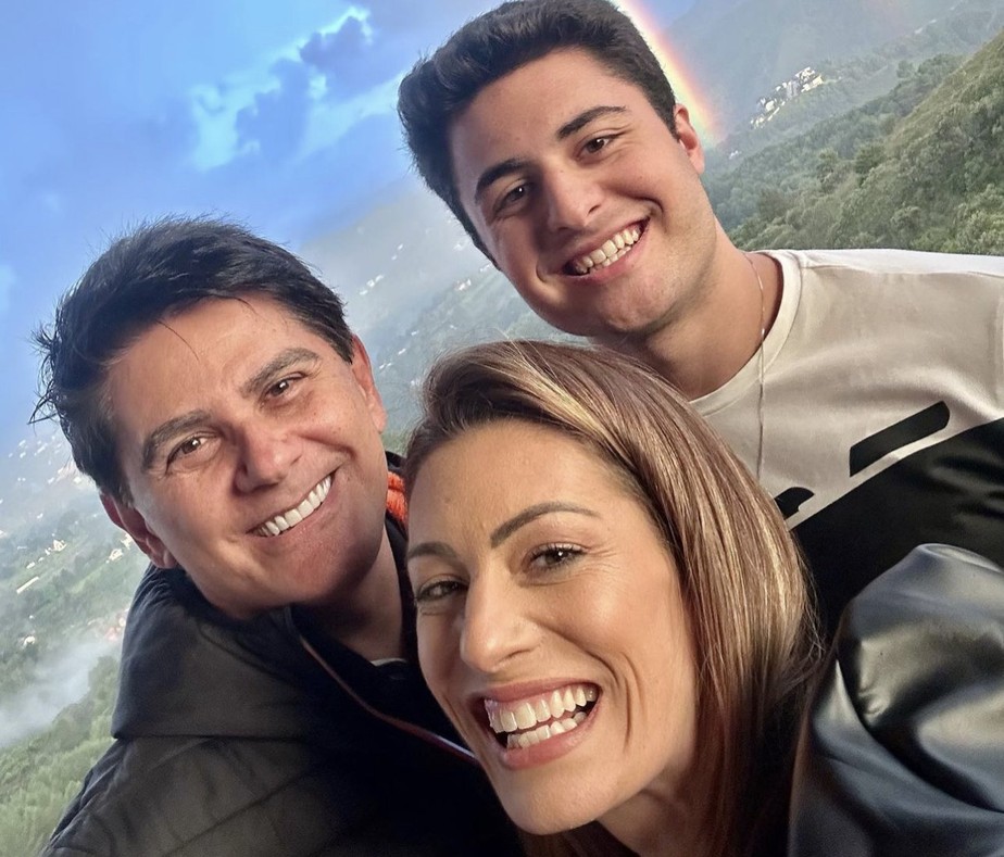 Os Projetos Digitais de César Filho: YouTube e o Podcast 'Boa Noite, Brasil'