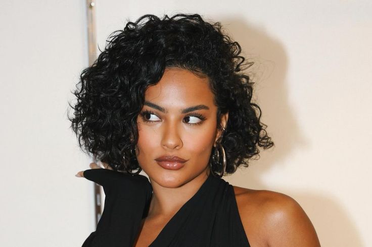 chanel de bico cacheado