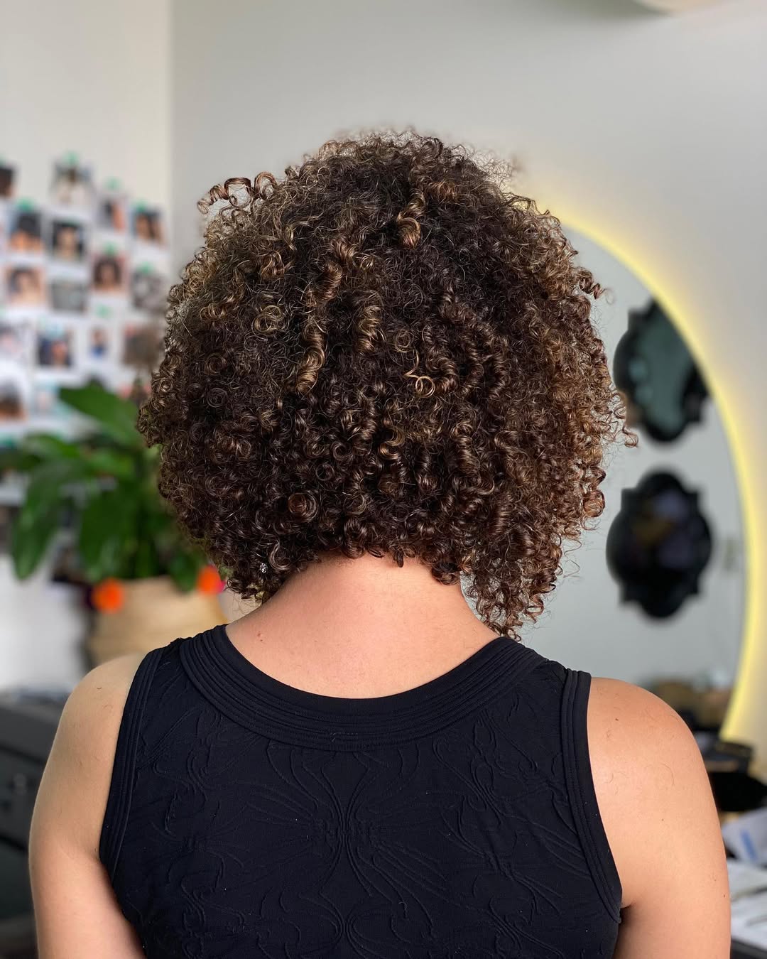 chanel de bico cacheado