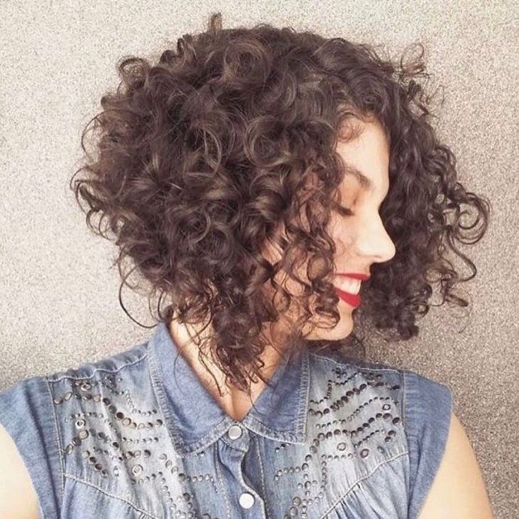 chanel de bico cacheado