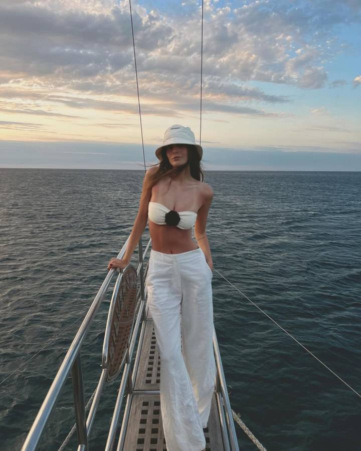 5 ideias de títulos:
1. Chapéu de Praia Feminino 2026: Guia Completo das Tendências
2. Como Escolher o Chapéu de Praia Perfeito para o Seu Rosto
3. Proteção Solar e Estilo: A Combinação Ideal para Chapéus de Praia
4. Do Clássico ao Moderno: Os Modelos de Chapéu de Praia que Vão Dominar 2026
5. Dicas de Conservação e Cuidados para seu Chapéu de Praia