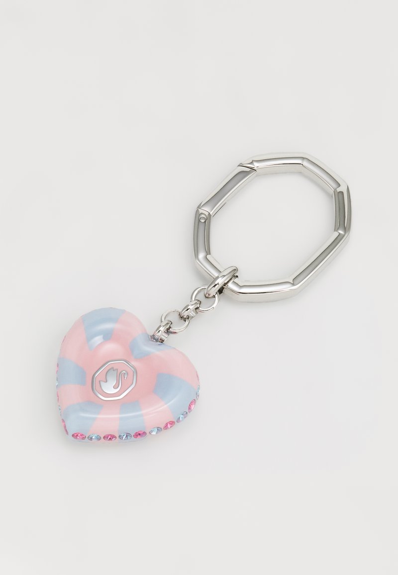 Chaveiros Swarovski: Tendências e modelos que estão em alta em 2024