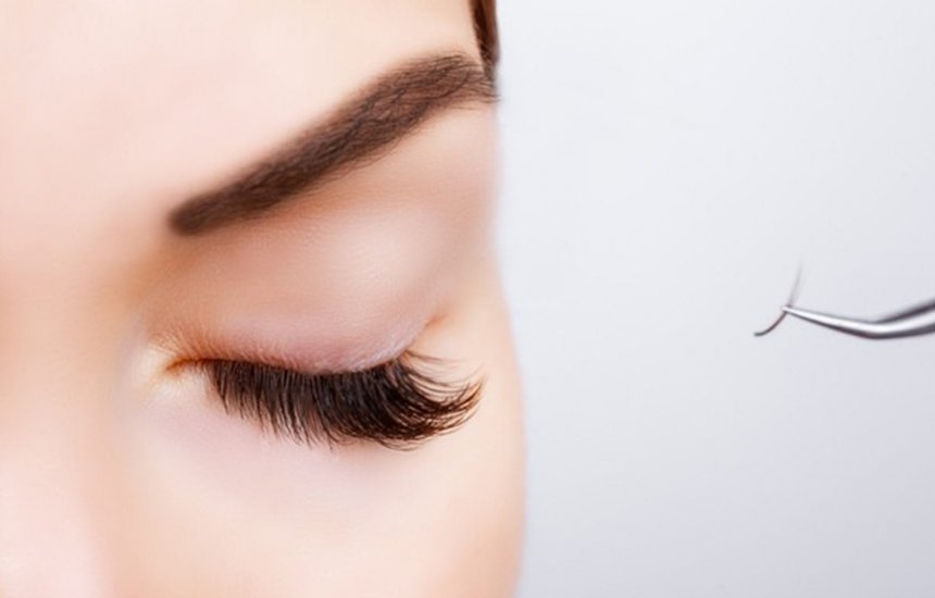 5 ideias de títulos:
1. Cílios Híbridos vs. Volume Russo: Qual a Melhor Escolha para Você?
2. Guia Completo: Como Cuidar da sua Extensão de Cílios Híbrida
3. O Segredo para Cílios Perfeitos: A Técnica Híbrida Explicada
4. Durabilidade e Manutenção dos Cílios Híbridos: Dicas Essenciais
5. Antes e Depois: Transformação com Extensão de Cílios Híbrida