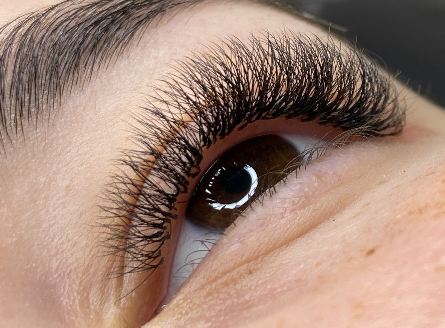 5 ideias de títulos:
1. Cílios Híbridos vs. Volume Russo: Qual a Melhor Escolha para Você?
2. Guia Completo: Como Cuidar da sua Extensão de Cílios Híbrida
3. O Segredo para Cílios Perfeitos: A Técnica Híbrida Explicada
4. Durabilidade e Manutenção dos Cílios Híbridos: Dicas Essenciais
5. Antes e Depois: Transformação com Extensão de Cílios Híbrida