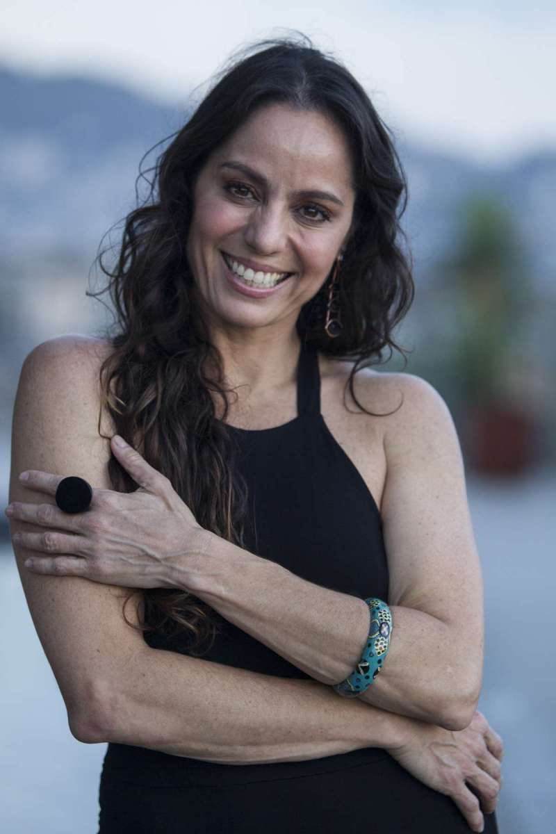 De O Tablado à TV: A Formação e Versatilidade Artística de Cláudia Mauro