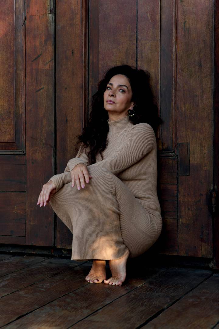 Análise do Visual Gótico de Natasha: Um Ícone da Moda