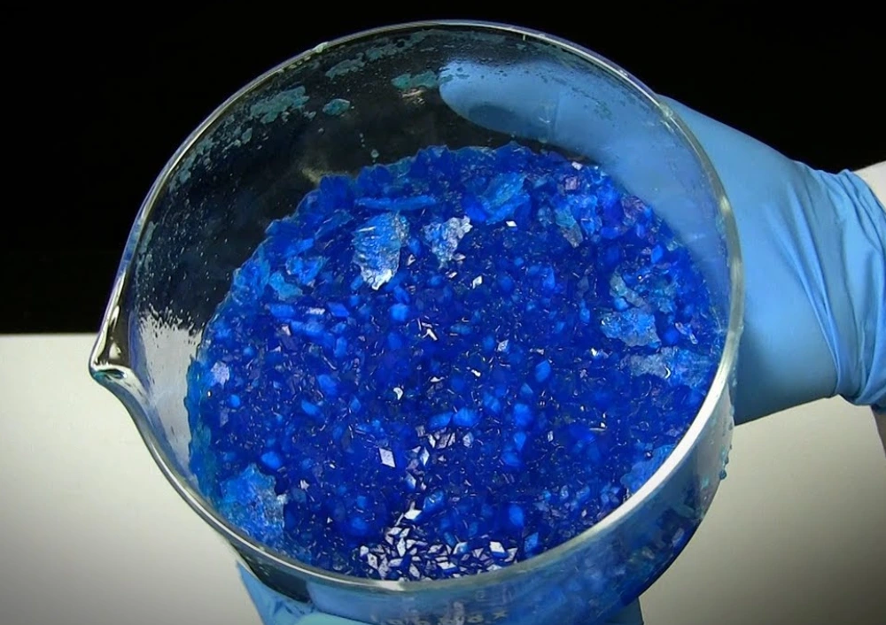 A ciência por trás da cor azul em compostos de cobre
