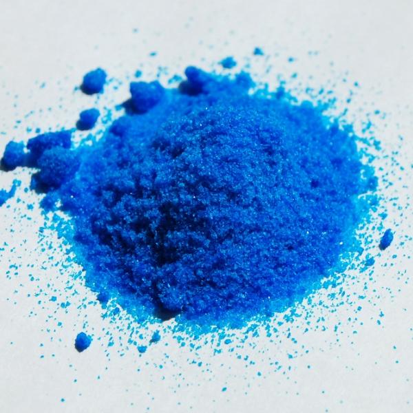 A ciência por trás da cor azul em compostos de cobre