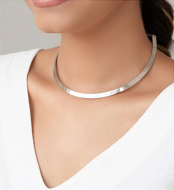 Como Combinar Chokers com Diferentes Decotes