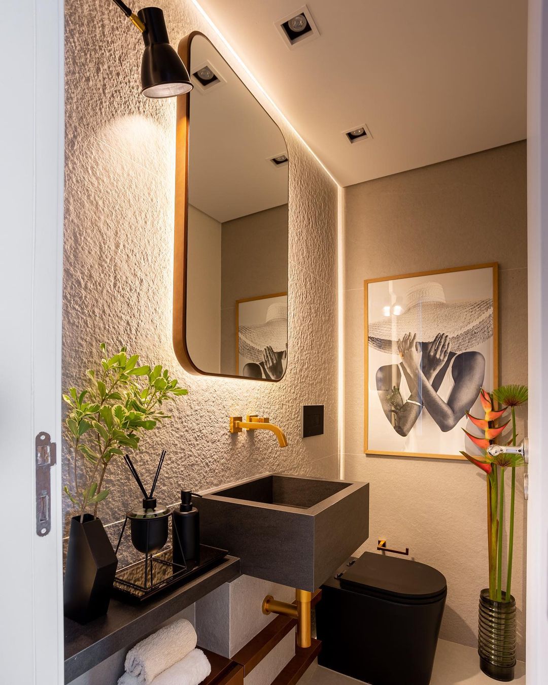 Lavabo Funcional: Dicas de Louças e Metais que Economizam Espaço