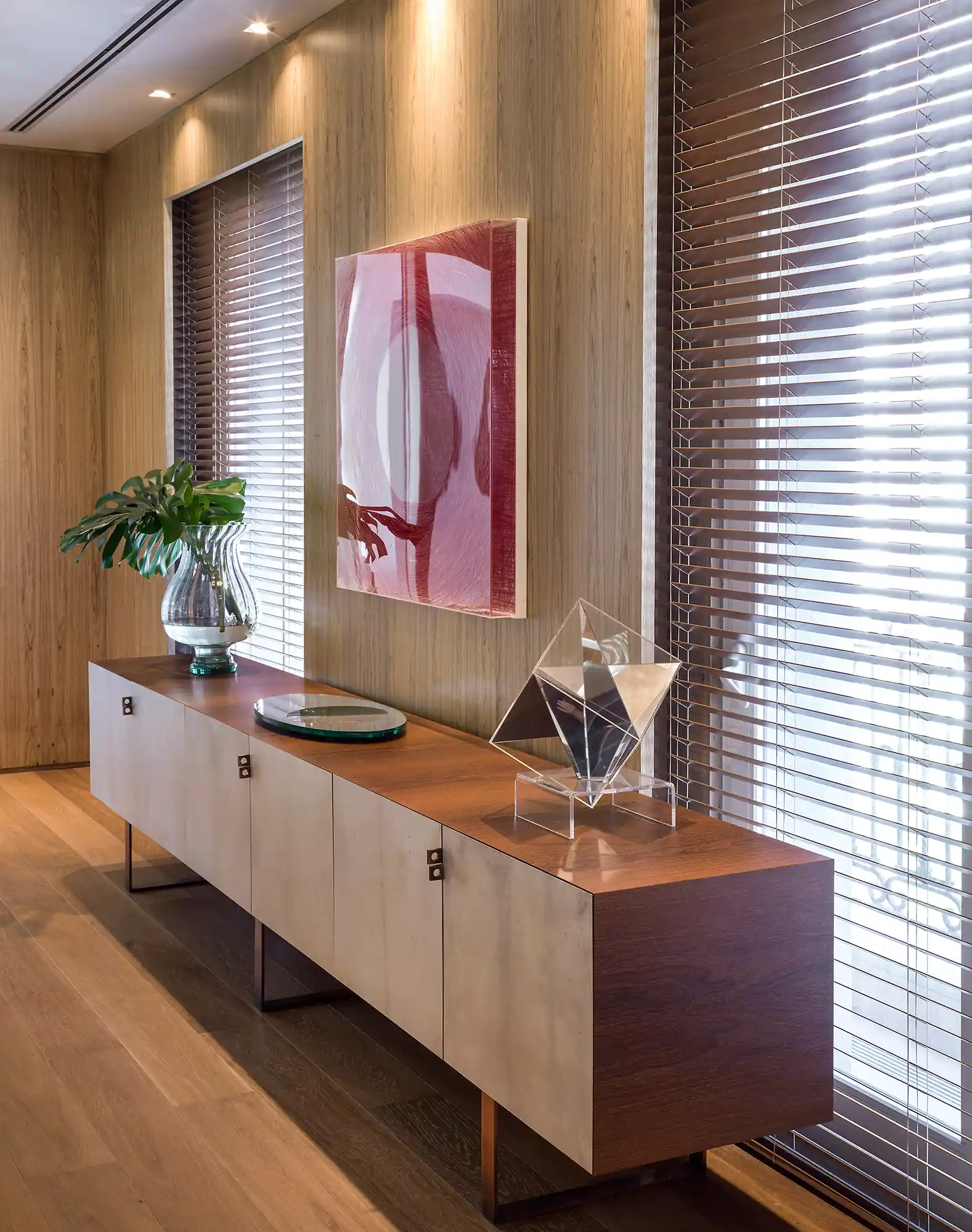 Como usar espelhos na decoração do aparador