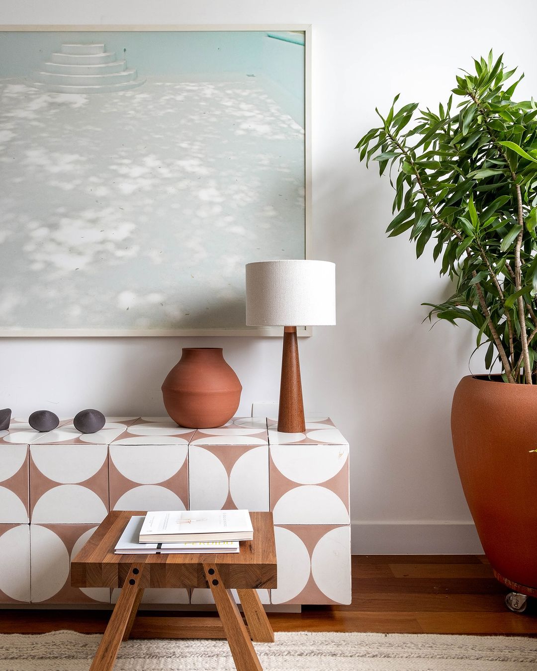 Como usar espelhos na decoração do aparador