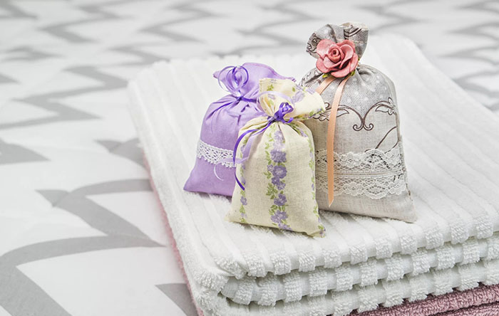 Erros Comuns ao Guardar Roupas e Como Evitar o Mau Cheiro