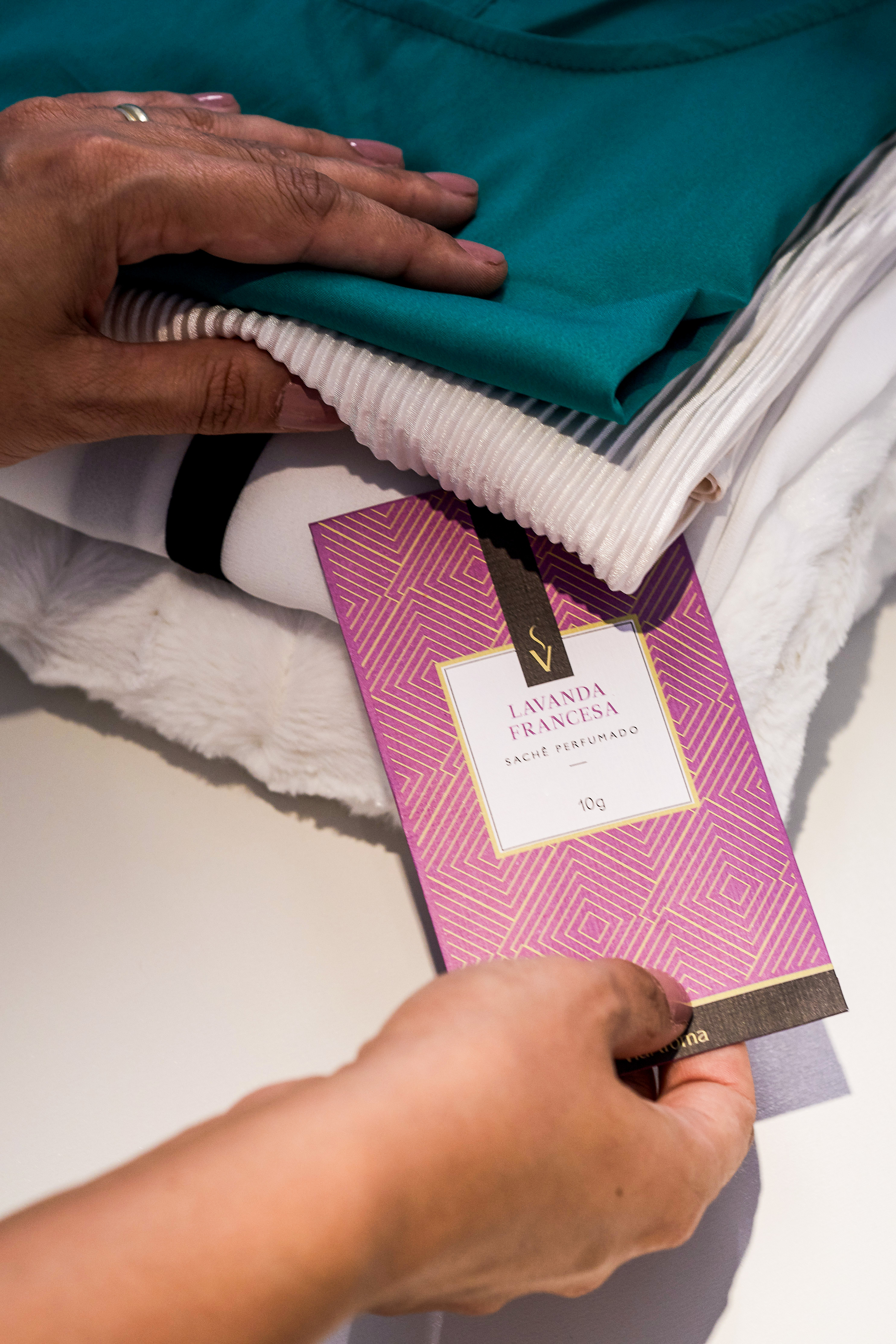 Receita de Aromatizador Caseiro com Amaciante: Faça Você Mesmo!