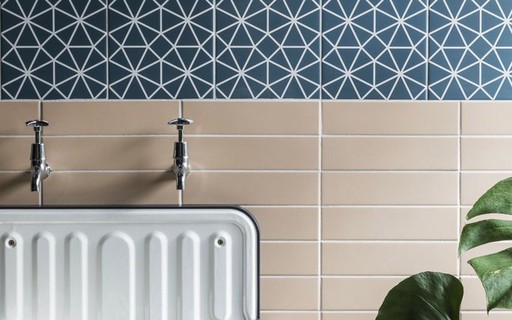 erros comuns ao usar subway tile em banheiro escandinavo