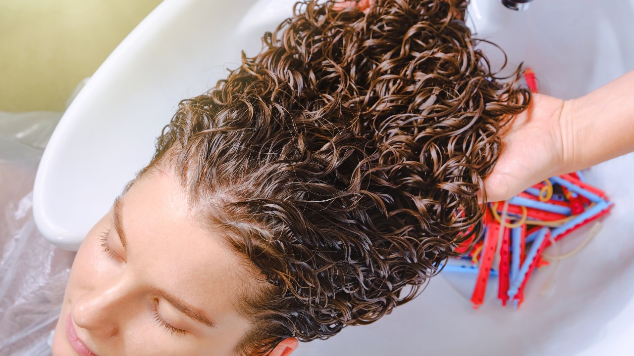 como fazer hidratação profunda cabelo cacheado castanho claro