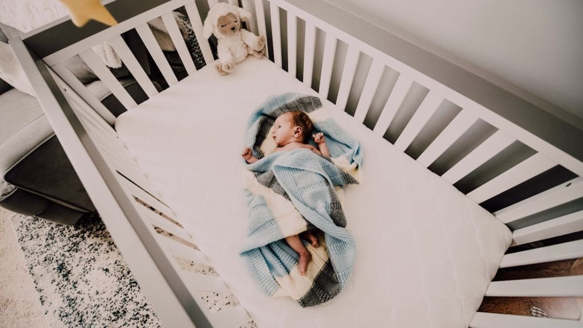 como fazer o bebe dormir no berço