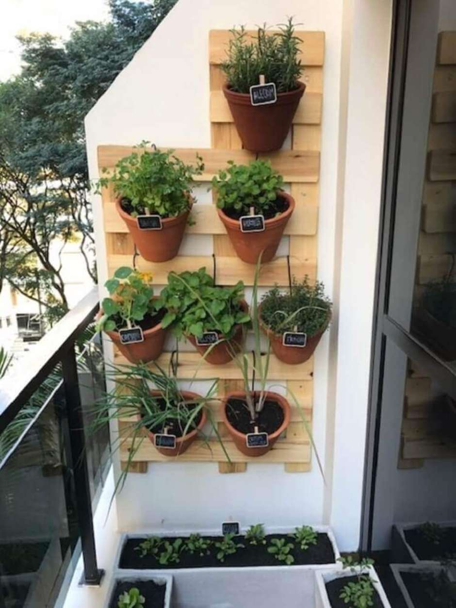 DIY Horta Suspensa: Materiais Reciclados e Soluções Criativas