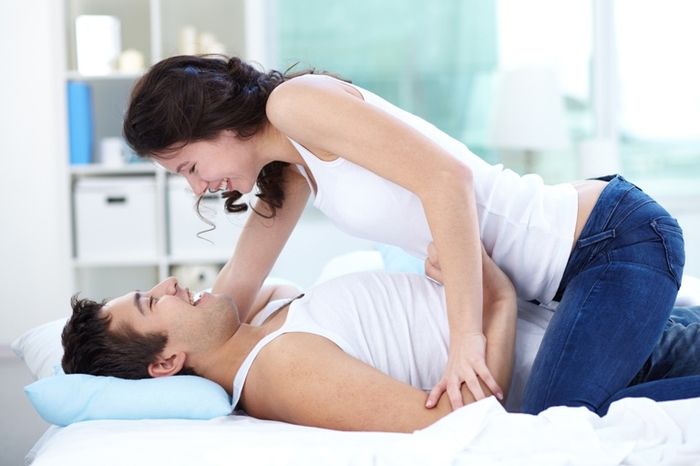 5 ideias de títulos:
1. Desperte a Paixão: Guia Completo para Inovar no Sexo a Dois
2. Rotina no Quarto? 7 Estratégias Infalíveis para Renovar a Intimidade
3. Além do Básico: Como Explorar Novas Sensações e Prazeres Sexuais
4. Comunicação e Criatividade: Os Pilares para um Sexo Mais Intenso
5. Brinquedos