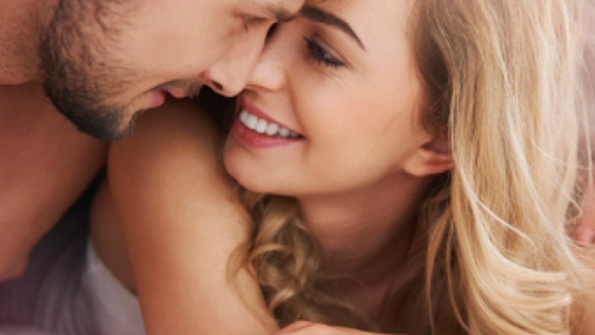 5 ideias de títulos:
1. Desperte a Paixão: Guia Completo para Inovar no Sexo a Dois
2. Rotina no Quarto? 7 Estratégias Infalíveis para Renovar a Intimidade
3. Além do Básico: Como Explorar Novas Sensações e Prazeres Sexuais
4. Comunicação e Criatividade: Os Pilares para um Sexo Mais Intenso
5. Brinquedos