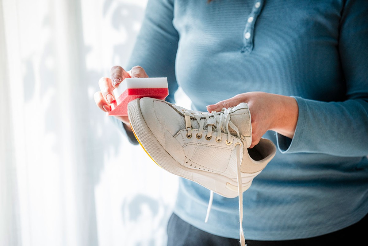 como lavar sapato branco