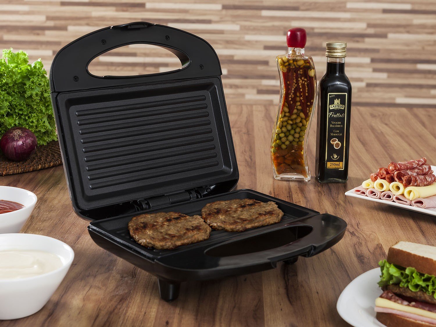 Os melhores produtos para limpar sua sanduicheira sem danificar