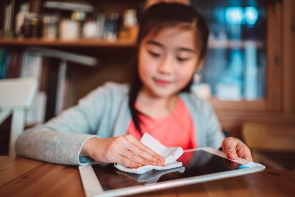 Mitos e verdades sobre a limpeza de eletrônicos: O que evitar a todo custo