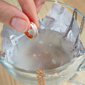 Como evitar que suas joias de prata escureçam