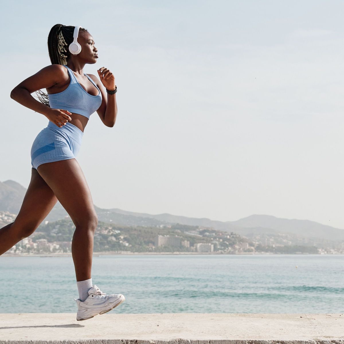 5 Títulos para Posts sobre Esporte e Saúde Mental:
1. Como o Exercício Físico Combate a Depressão: A Ciência por Trás dos Benefícios.
2. Depressão Leve a Moderada: Por Que o Esporte Pode Ser Seu Melhor Aliado?
3. Guia Completo: Atividades Físicas Ideais para Melhorar o Humor e a Autoestima.
4. Reduza o Isolamento Social e Melhore sua Saúde Mental com Esportes Coletivos.
5. A Rotina do Exercício: Como Criar Hábitos Saudáveis para Lidar com a Depressão.