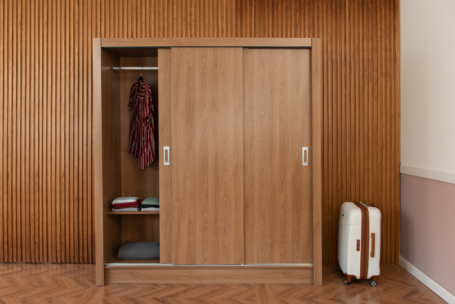 Como escolher o melhor cabide para cada tipo de roupa