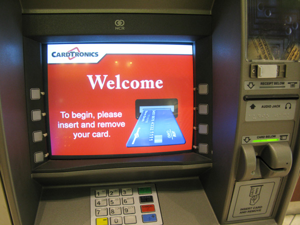 Wise vs. Nomad: Qual conta global é melhor para saques no exterior?