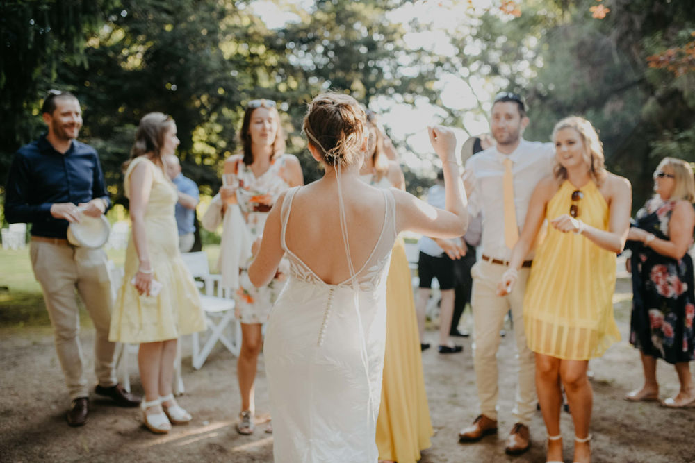 Guia Completo de Cores para Vestidos de Bodas de Prata