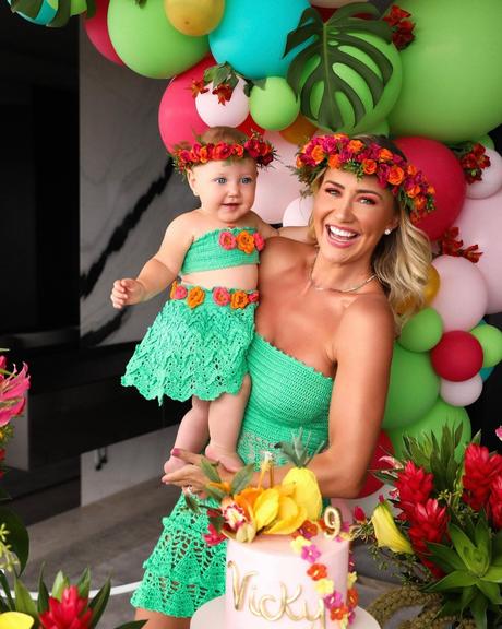 Vestidos de Verão: Opções Fluidas para Festas Tropicais e Luau