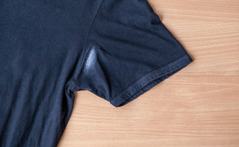 Dicas para evitar o acúmulo de resíduos de desodorante nas roupas