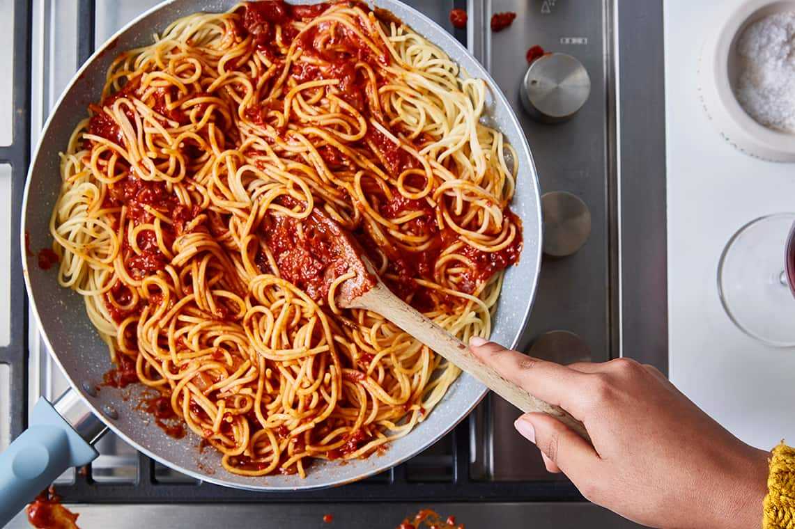 Guia completo: Métodos caseiros para remover molho de tomate