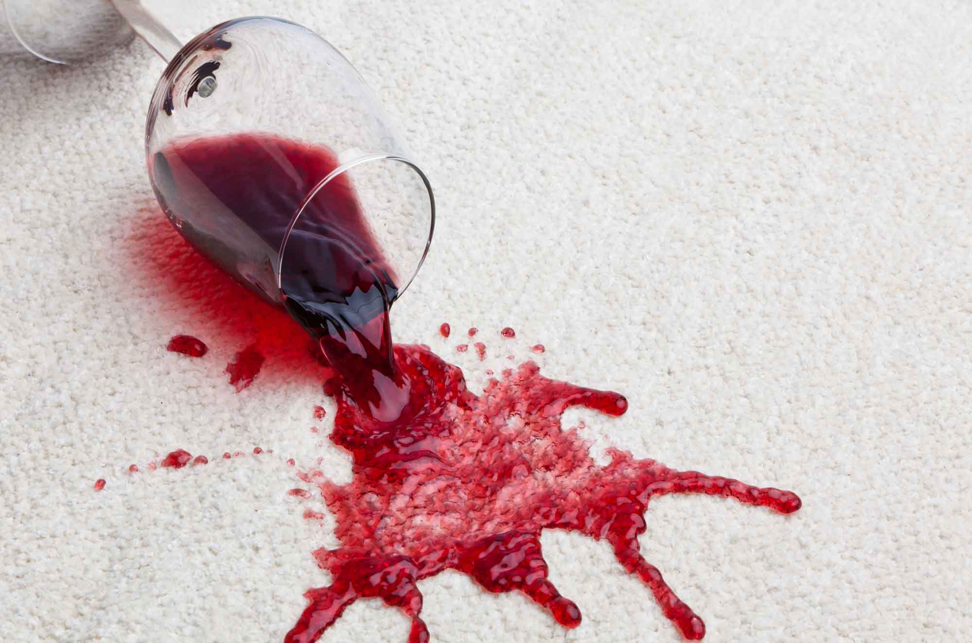 como tirar mancha de vinho da toalha de mesa