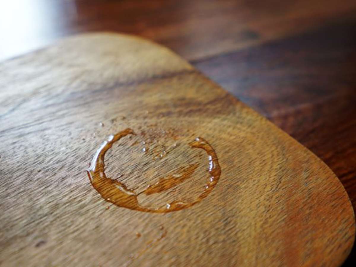 como tirar manchas de moveis de madeira