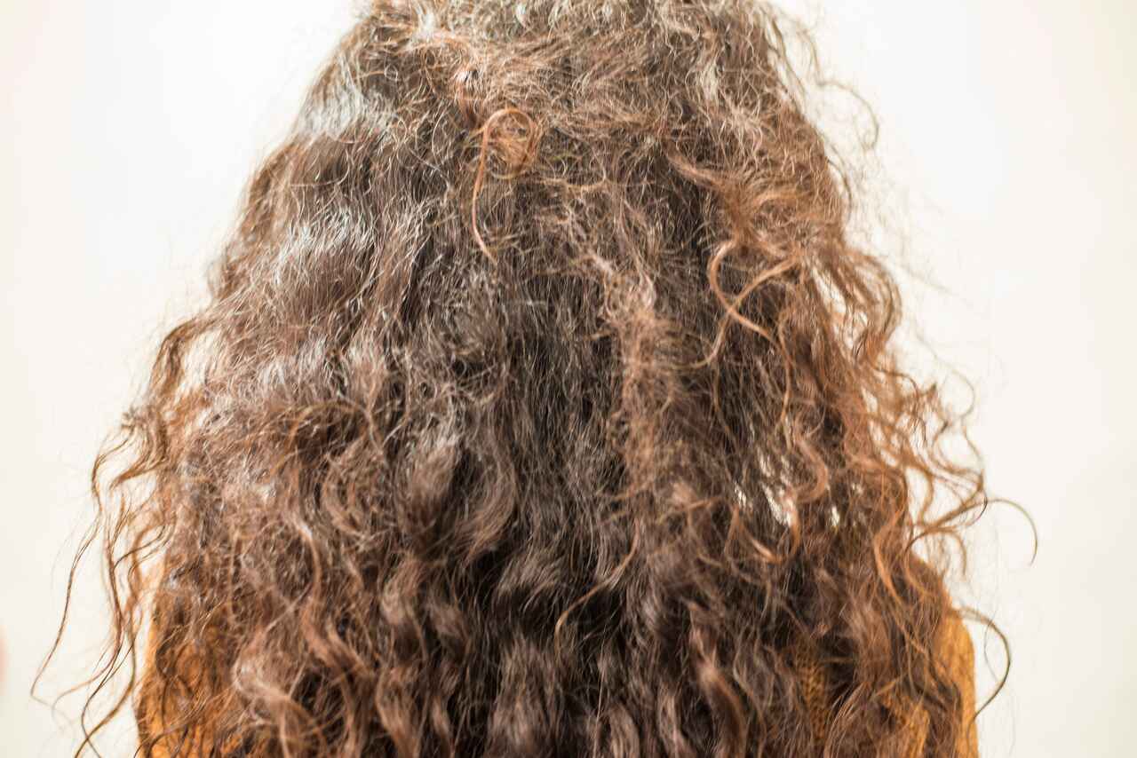 5 Dicas Infalíveis para Eliminar o Frizz do Cabelo Cacheado