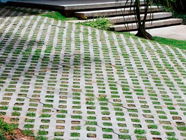 Concregrama vs. Outros Pisos Drenantes: Qual a Melhor Escolha?