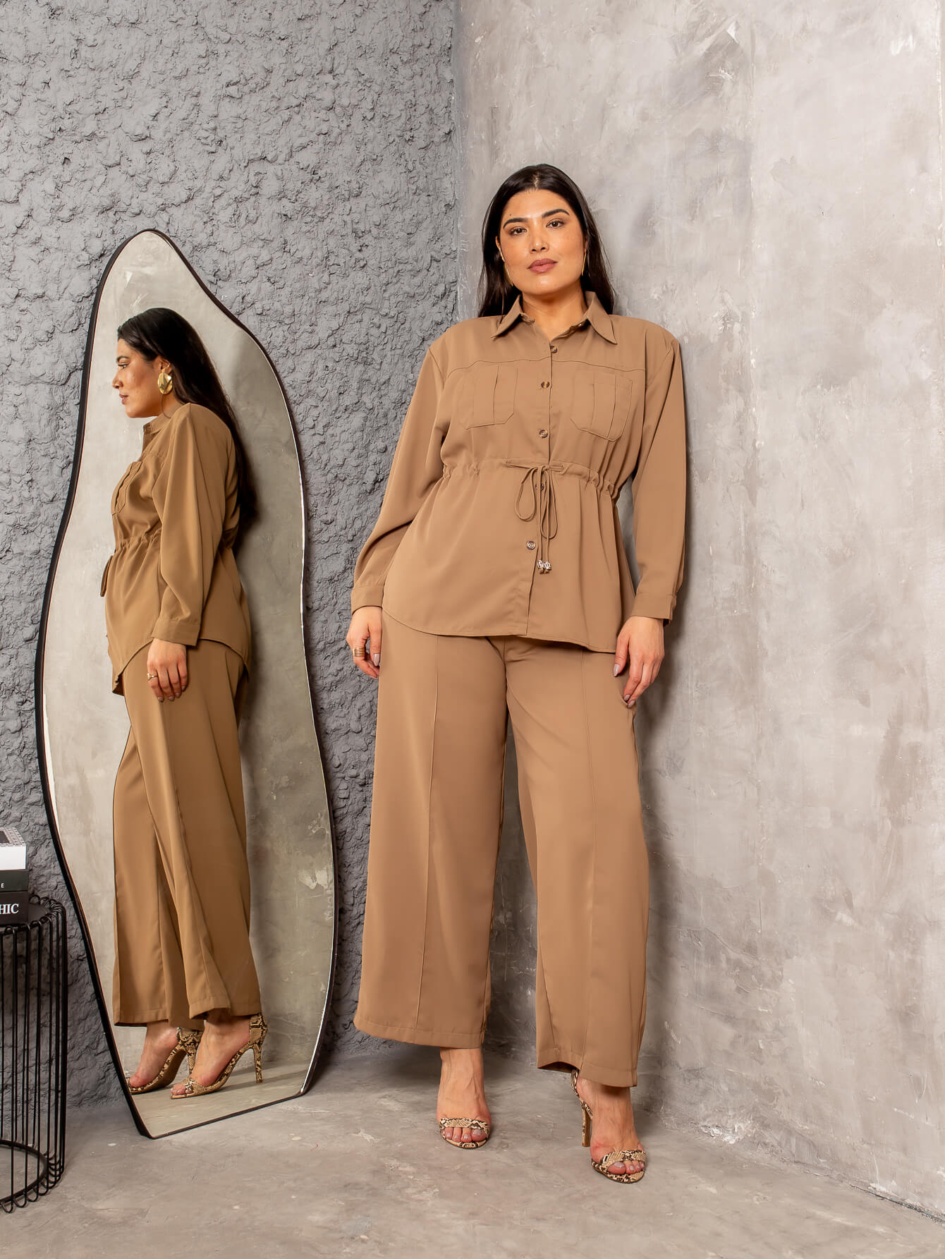 Conjunto alfaiataria feminino plus size com shorts
