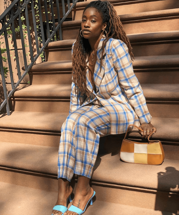 1. Como usar conjuntos estampados no trabalho sem perder o estilo profissional
2. Guia completo das estampas que serão tendência em 2026: do floral ao tropical
3. Mix de estampas: 5 dicas práticas para looks harmoniosos e elegantes
4. Onde comprar conjuntos estampados de qualidade: marketplaces vs marcas especializadas
5. Conjuntos pantalona estampados: a peça certa para eventos casuais-chique