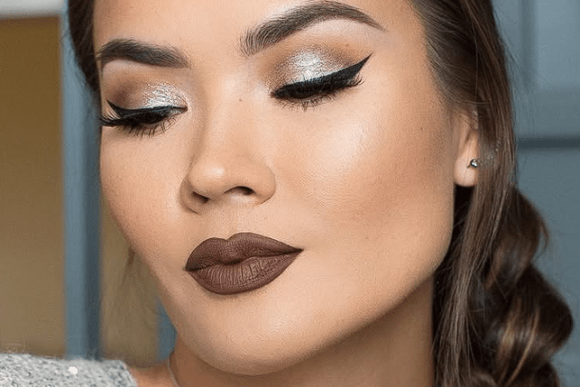 5 ideias de títulos:
1. Contorno de Nariz: Guia Completo para Afinar e Levantar
2. Técnicas de Contorno para Cada Formato de Nariz
3. Erros Comuns no Contorno de Nariz e Como Evitá-los
4. Produtos Essenciais para um Contorno de Nariz Perfeito
5. Contorno de Nariz: Do Básico ao Avançado para Iniciantes