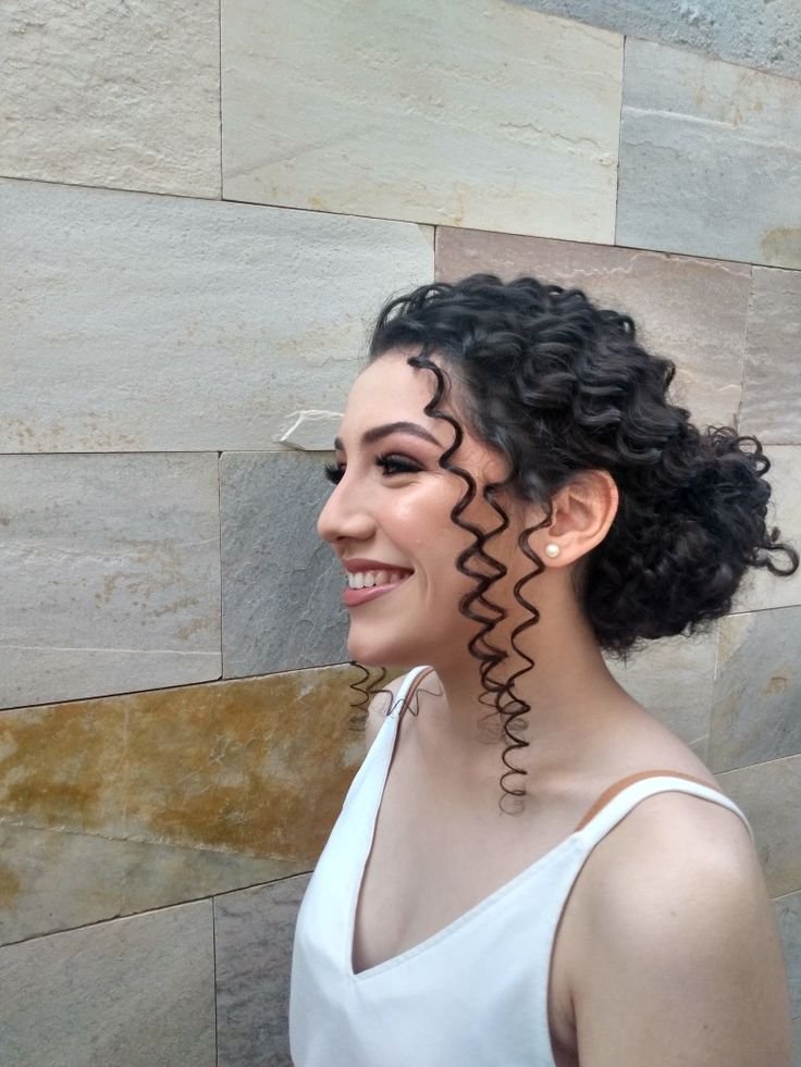 Produtos Essenciais para Finalizar Coques Cacheados