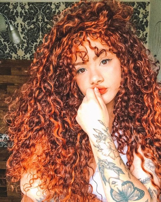 5 ideias de títulos:
1. Desvendando as Cores que Mais Valorizam seu Cabelo Cacheado em 2026
2. Guia Completo: Como Colorir Cabelos Cacheados Sem Danificar os Fios
3. De Loiro Mel a Ruivo Vibrante: As Tendências de Cores para Cachos
4. Cabelo Cacheado Colorido: Dicas Essenciais de Manutenção e Saúde
5. Transformação Capilar: Escolhendo a Cor Perfeita para Seus Cachos